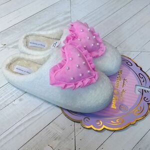 NWT Ladies Pink Pillow Heart Slippers with Faux Pearl Detail